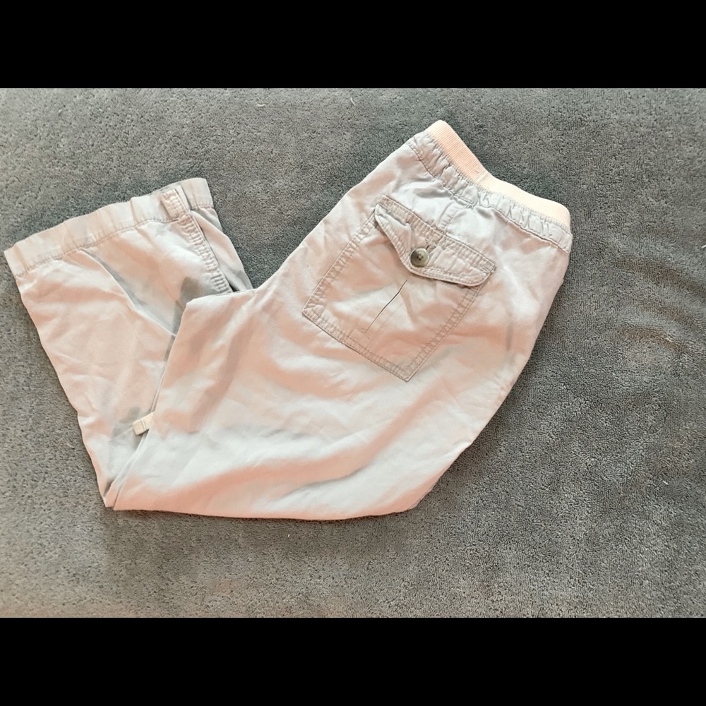 Old navy size small. Capris